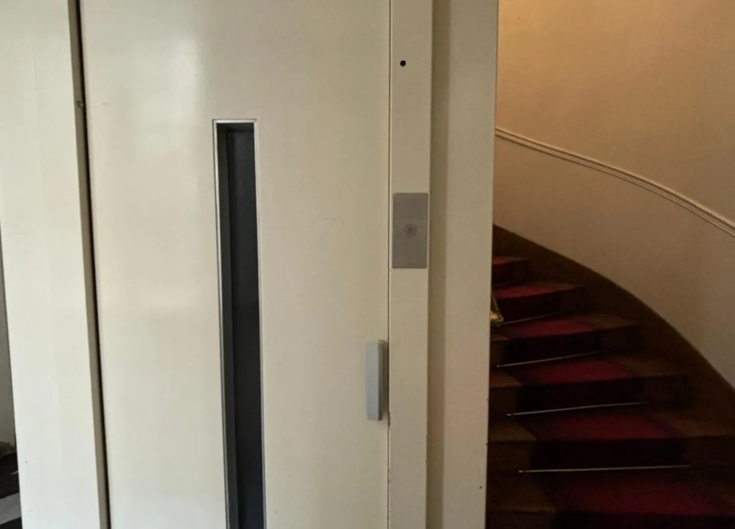 Central Apartment Tronchet 1G Parigi