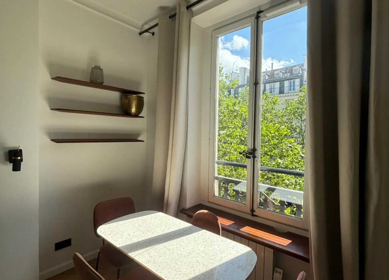 Central Apartment Tronchet 1G Paris